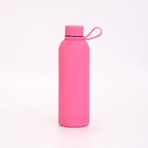 Bouteille d'eau de sport isolee en acier inoxydable vue detaillee, design vide