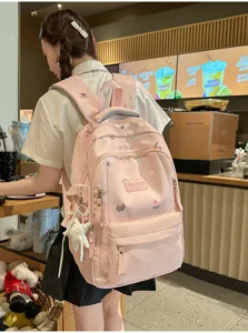 Rosa großer Cartoon Rucksack Detailansicht für Schülerinnen, süß und sehr stilvoll.
