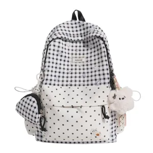Sac à dos scolaire à carreaux noirs et blancs avec joli pendentif ours pour filles et étudiantes.