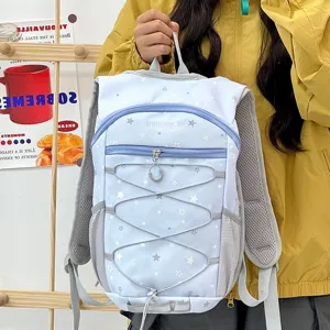 Hellblauer Rucksack mit Sternenmuster, leicht, ideal für Outdoor, Wandern und Reisen mit Fronttasche