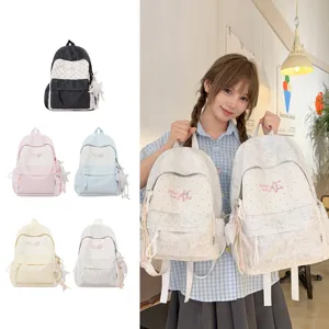 Détails du sac à dos scolaire en toile style japonais avec broderie étoile et couleurs.