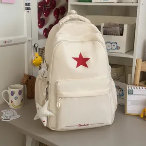 Minimalistischer cremeweisser PU-Leder Schulrucksack mit rotem Stern für den Schulalltag.