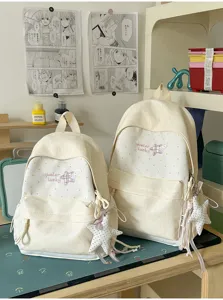 Vue détaillée du joli sac à dos d'école en toile style ins japonais avec broderie étoile.