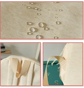 Détail de sac à dos montrant un tissu imperméable, une poignée renforcée et des sangles latérales.