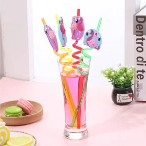 Kreatives Flamingo Form lockiges Trinkhalm Set Detailansicht fuer Party Bar Restaurant