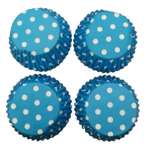 Caissettes à cupcakes à pois bleues et blanches vue détaillée tasses de cuisson