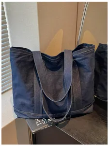 Grand sac cabas en denim pour femmes, sac shopping épaule décontracté et polyvalent.