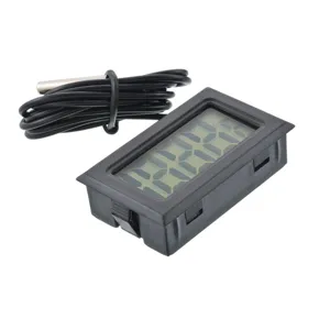Primer plano detallado de la sonda del termómetro digital y su pantalla LCD de visualización.
