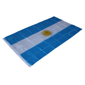 Drapeau Argentine 90x150 cm en polyester résistant avec œillets métalliques pour décoration.