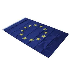 Λεπτομέρεια σημαίας της Ευρωπαϊκής Ένωσης σε μπλε ύφασμα με δώδεκα τυπωμένα χρυσά αστέρια.
