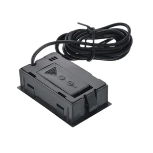 Termómetro digital electrónico empotrable, carcasa negra, sonda, ideal para uso doméstico.