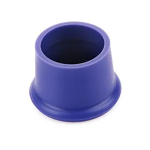Nahaufnahme des violetten Silikon-Flaschenverschlusses zeigt das flexible Material.