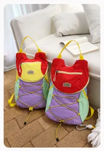 Mochila colorblock dopamina para exterior, viajes y ocio con práctico diseño de cordón.
