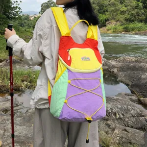Mochila de senderismo al aire libre colorida, mochila de viaje estilo dopamina para mujeres y ocio.