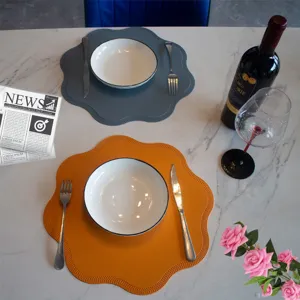 Set da tavola in ecopelle scandinava impermeabile resistente al calore per decorazione.