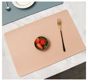 Skandinavische rosa Leder Tischset Detailansicht, wasserdichte Hitzeschutzmatte.