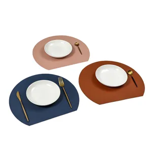 Tovaglietta in pelle impermeabile semicircolare bifacciale tappetino isolante termico per cucina.