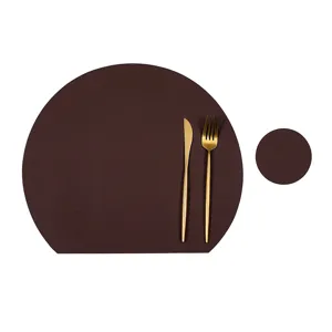 Set di tovagliette in pelle impermeabile e sottobicchiere, stile scandinavo moderno.