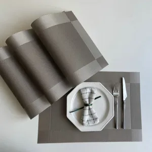 Set de Table PVC de Style Européen Antidérapant Isolant Thermique Tapis de Table Tissé Cuisine Salle à Manger Décoration
