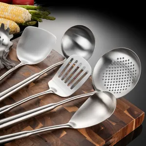 Set di utensili da cucina in acciaio inossidabile spatola mestolo scolapasta cottura