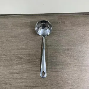Edelstahl Suppenkelle für die Küche, langlebiger einteiliger Kochlöffel mit langem Griff.