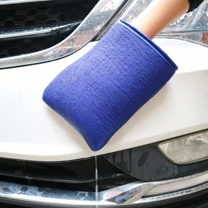 Guante de lavado de autos azul de microfibra para limpieza de vehículos y descontaminación.