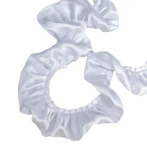 Ribete de volantes de tela de satén plisado blanco para coser prendas y decoración del hogar.