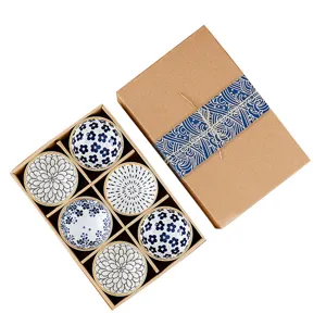 Juego de cuencos de ceramica estilo japones en caja de regalo, elegante diseño floral azul y blanco.