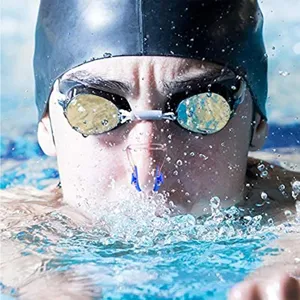 Set pinza naso e occhiali nuoto in silicone, vista dettagliata, morbida per sport acquatici.