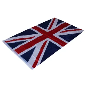 Vista dettagliata della bandiera nazionale britannica con occhielli metallici.