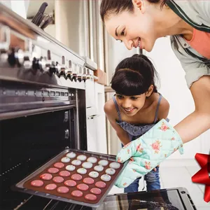 Tappetino da forno in silicone con 30 fori per macarons e dolci, utensile da cucina resistente.
