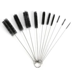 Set de 10 cepillos de limpieza con mangos de acero inoxidable y cerdas de nailon negro.