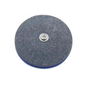 Vue détaillée de la meule abrasive circulaire de rechange avec vis centrale d'affûteur.