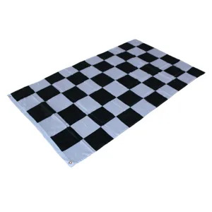 90x150cm geruite racevlag met handige metalen ringen, klassiek zwart-wit ontwerp.