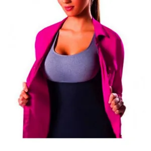 Close-up detail met ademende stof en pasvorm van het dames fitness zweet shaper vestje.