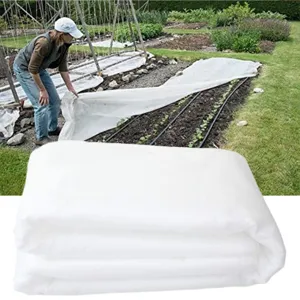 White non-woven plant frost protection cover winter freeze protection garden blanket