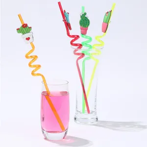 Pajitas de beber en espiral coloridas con bonitos adornos de silicona para fiestas infantiles.