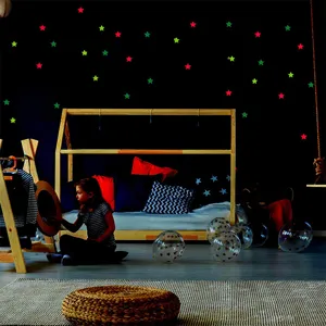 Autocollants muraux etoiles phosphorescentes pour chambre d'enfant, stickers plastique lumineux.