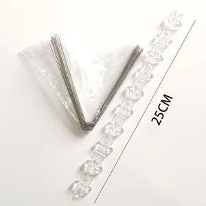 Dissuasori per uccelli in acciaio inox con base in plastica trasparente per il tetto.