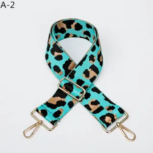 Correa de repuesto para bolso con estampado de leopardo turquesa y hebilla ajustable.