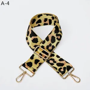 Correa de bolso ajustable con estampado de leopardo repuesto cruzada con herrajes metálicos dorados
