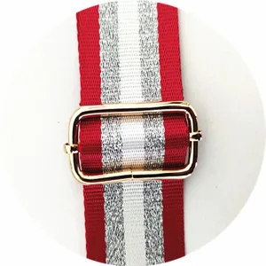 Correa de repuesto para bolso, bandolera ajustable con elegante detalle de hilo metálico.