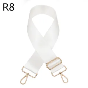 Detail van een witte vervangende tasband met verstelbare gouden metalen hardware componenten.