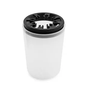 Tasse de nettoyage pour pinceau a ongles transparente avec insert en silicone noir.