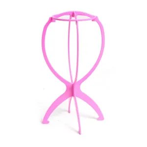 Supporto per parrucca in plastica rosa rimovibile per styling e conservazione.