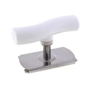 Detailansicht des Dosenöffners aus Edelstahl, weißer ergonomischer Griff, langlebig.