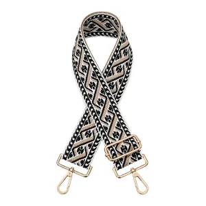 Sangle de sac de rechange en jacquard avec quincaillerie dorée réglable et motif géométrique.