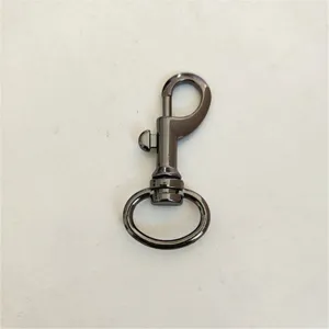 Detail van zinklegering karabijnhaak voor tassen en hardware accessoires onderdelen.