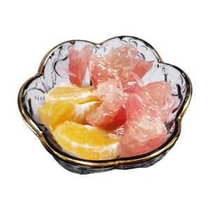 Kreative japanische Glasschüssel mit Goldrand in Blumenform für Desserts und Salate.