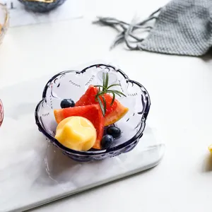 Kreative japanische Blumen-Glasschale zum Servieren von Obstsalaten und leckeren Desserts.